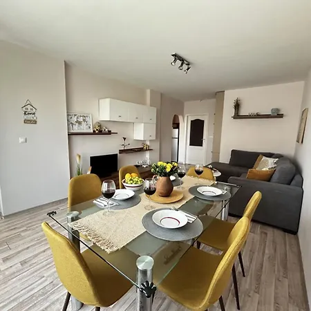 Rea Flora - Cozy With Free Parking