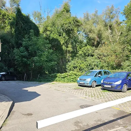 Апартамент Rea Flora - Cozy With Free Parking София