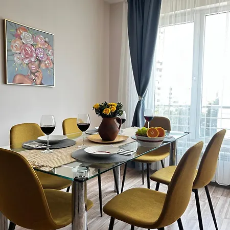 Apartamento Rea Flora - Cozy With Free Parking *