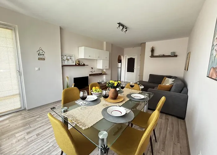 Rea Flora - Cozy With Free Parking