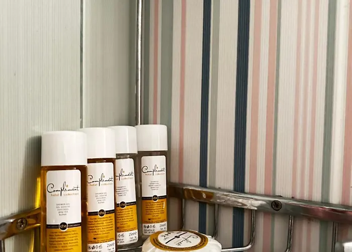 Rea Flora - Cozy With Free Parking アパート *