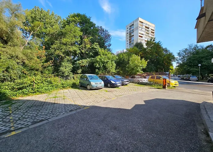 Rea Flora - Cozy With Free Parking アパート