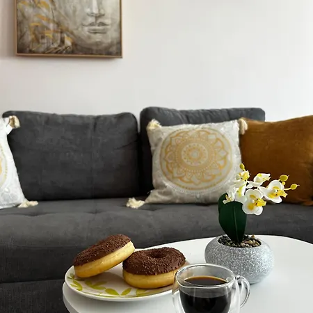 Rea Flora - Cozy With Free Parking Apartament *